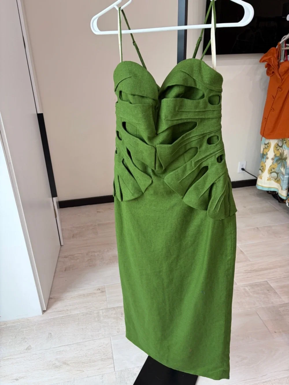 Farm Rio: Green Monstera Leaf Sleeveless Euroflax Premium Linen Maxi
Dress - Picture 9 of 14
